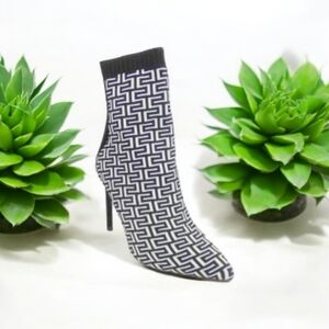 EUC Anne Michelle Geometric Sock Booties Size 7 1/2